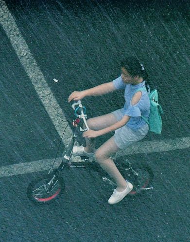 雨中印记  第1张