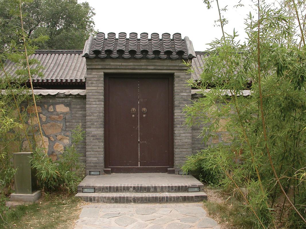 大门内外的家  第1张