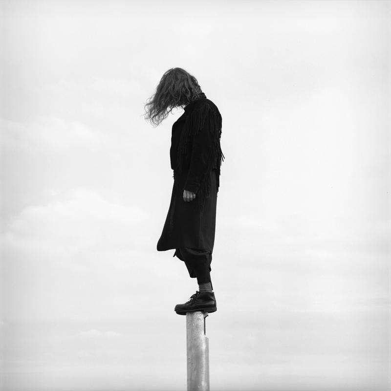 暮色下的迷惘  第1张