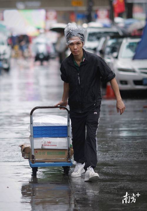冒雨上班 第1张 冒雨上班 第1张
