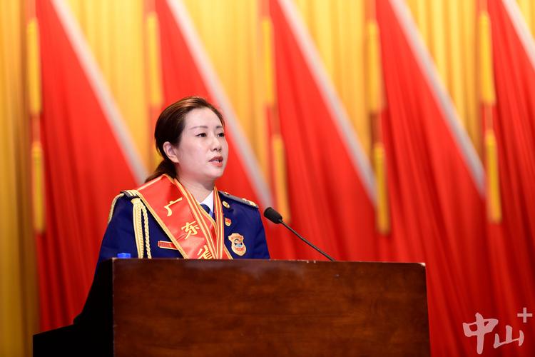 赵丽琼:高速公路上的“巾帼标兵” 第1张 赵丽琼:高速公路上的“巾帼标兵” 第1张