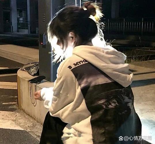 学生气质女头和情话丧句：后来，我学会了比你先说再见  第1张