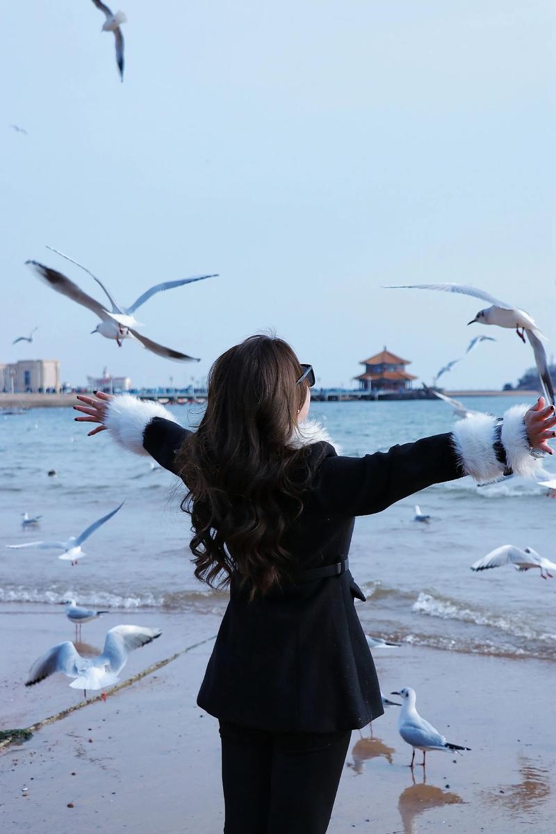 海边的人  第1张