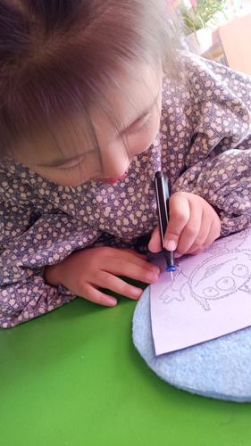 我是欢乐的小蚯蚓( 小作家:梁峻熙)  第1张