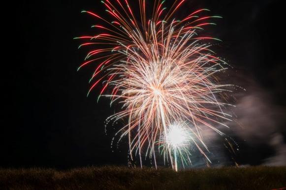 烟花八月  第1张