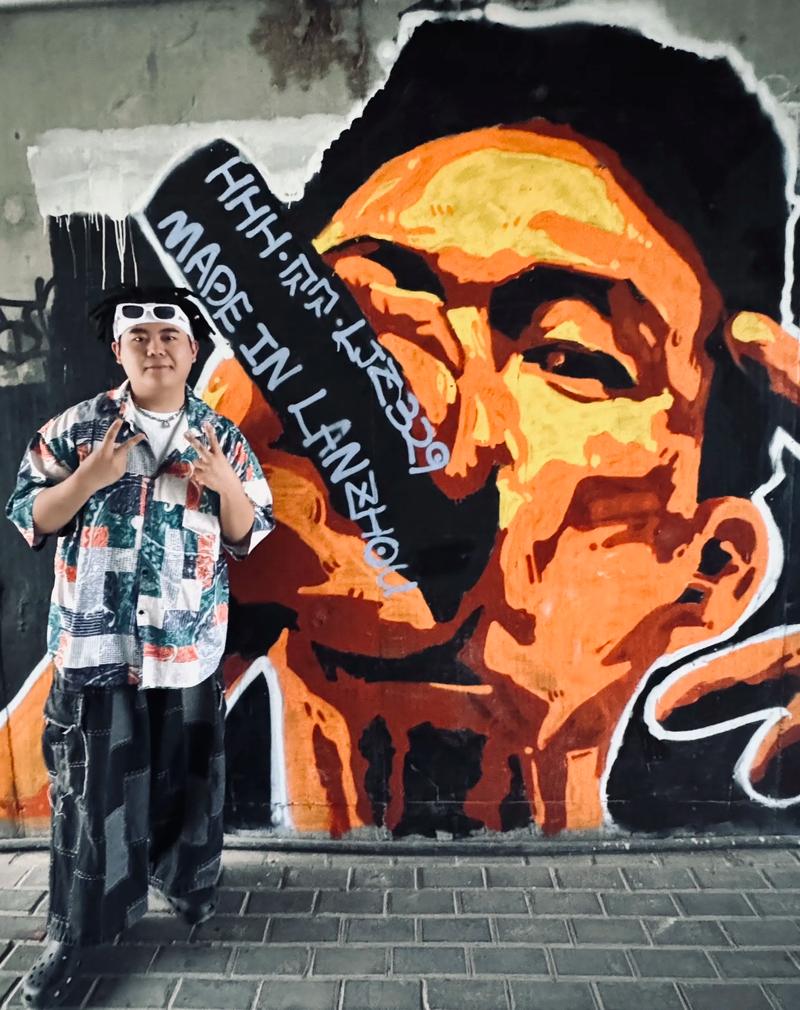 擦肩不过  第1张