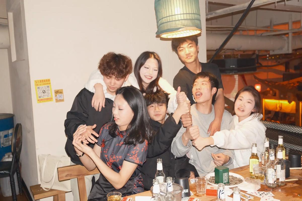 微醺的青春  第1张