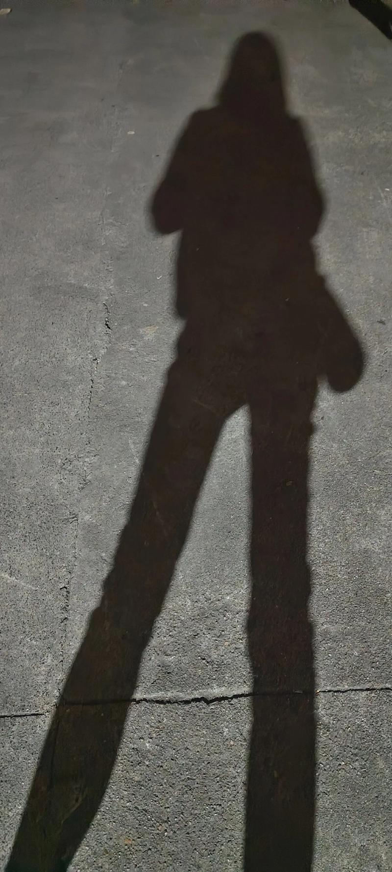 背后旁边前面影子  第1张