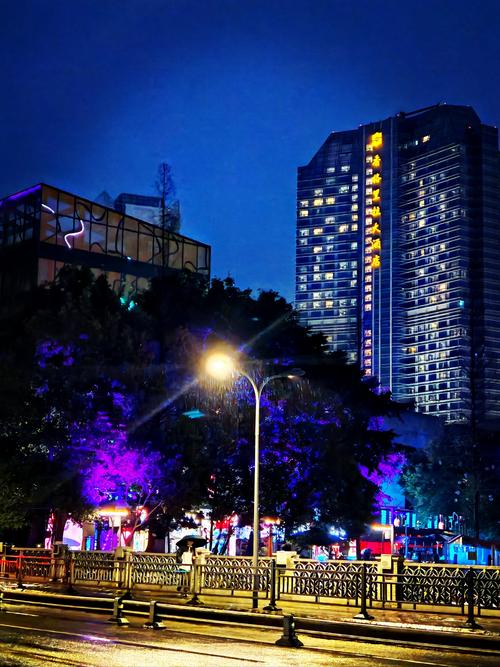 夏日的夜晚，夜色阑珊，已是万家灯火  第1张