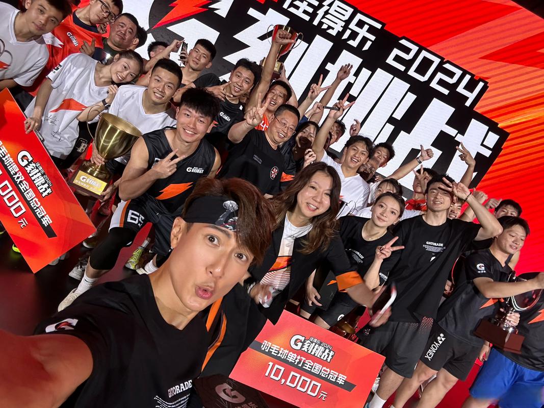 四个小子排成队，还有一个跟在后 （离合字一）  第1张