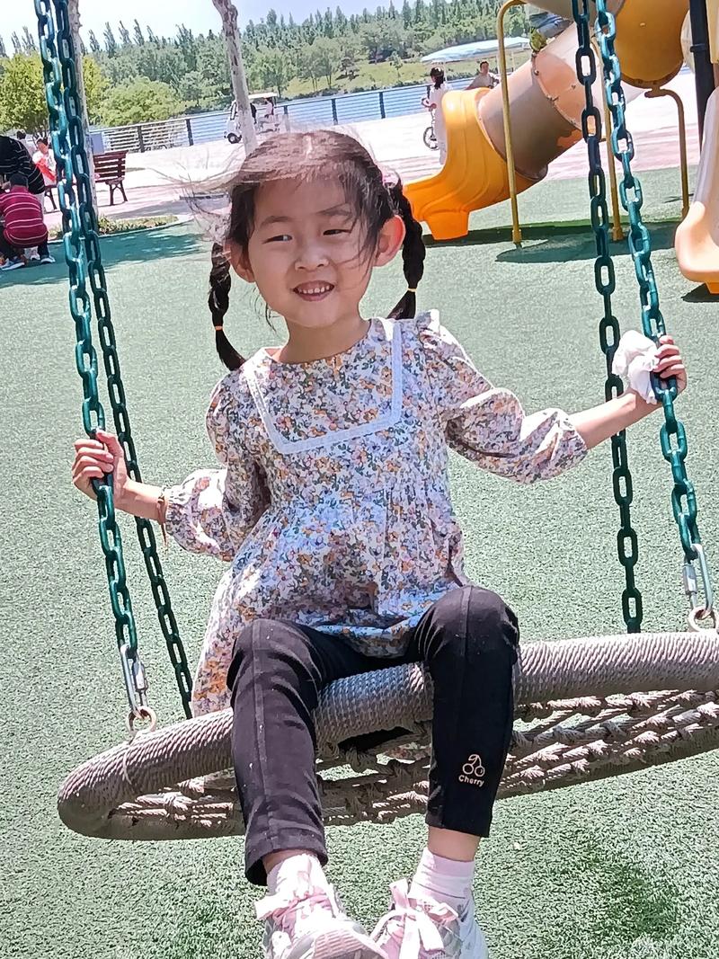 小秋千，存在的危险  第1张