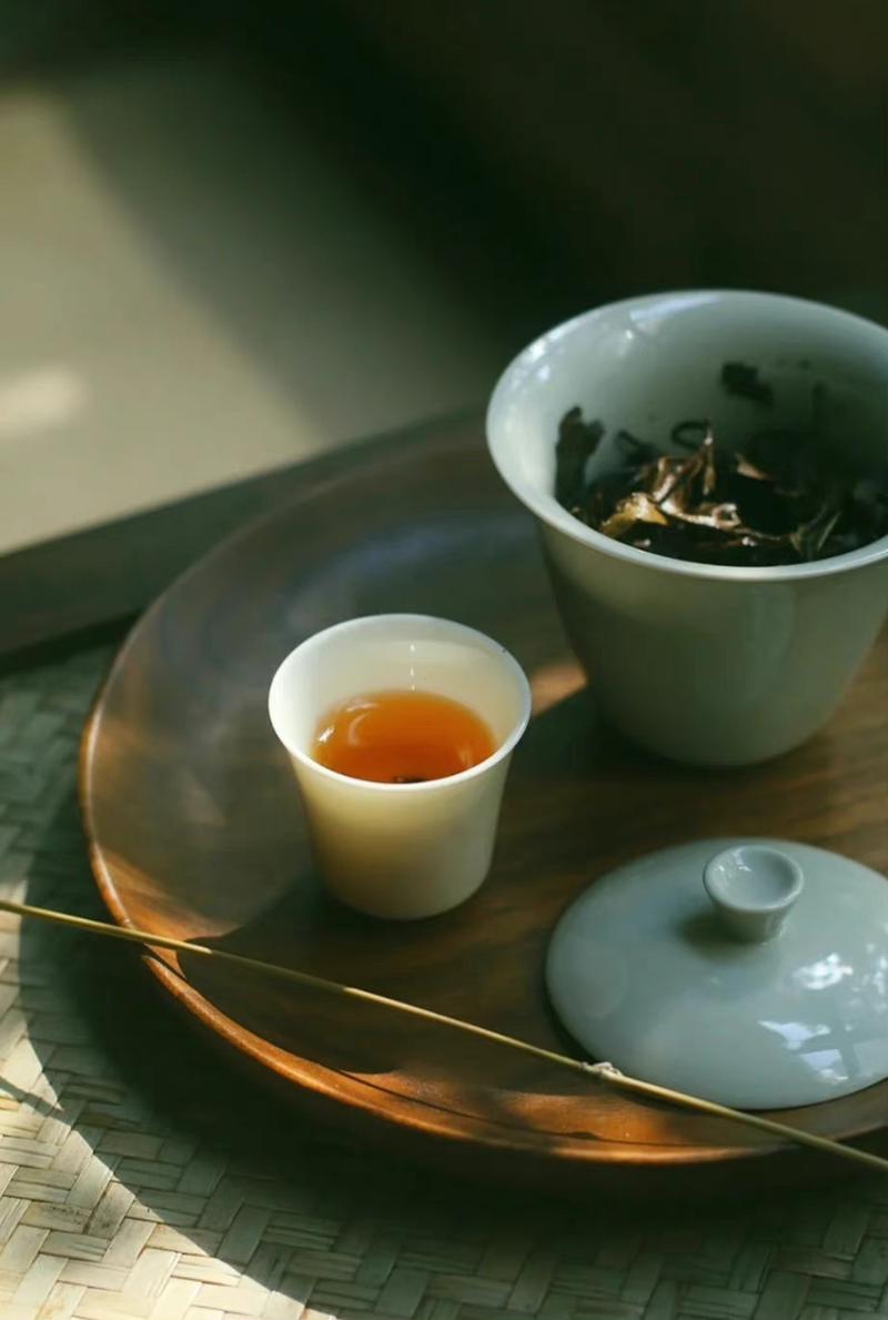 时光煮雨，岁月缝花，不若静饮一杯茶  第1张
