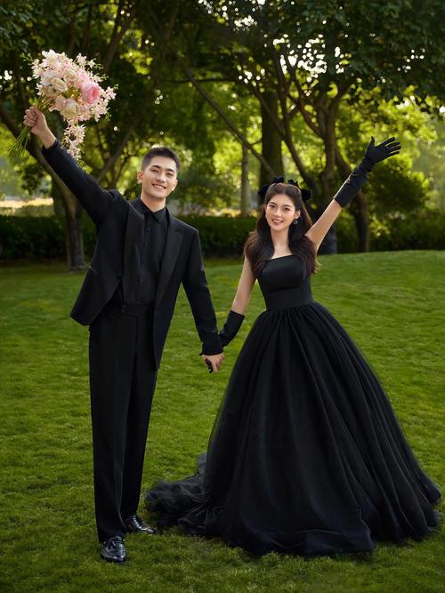 婚礼季来临！参加森系婚礼怎么穿？这样让你又精致又不喧宾夺主  第1张