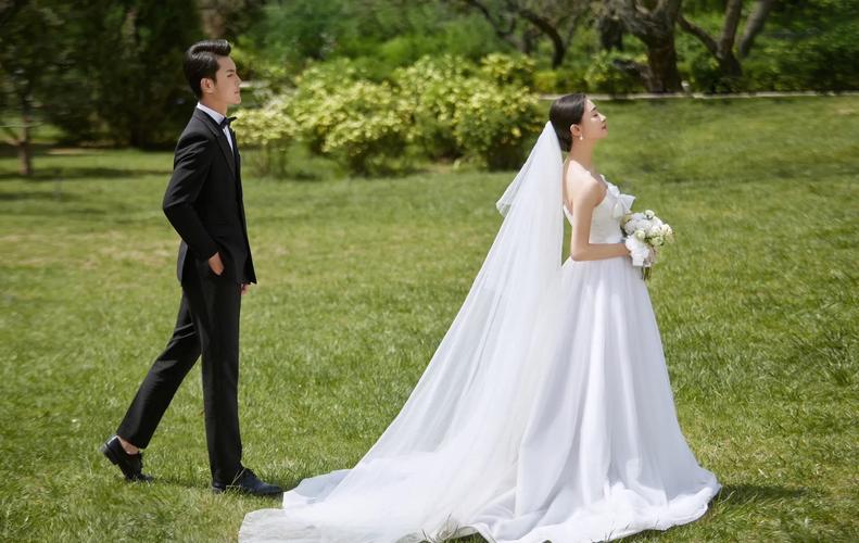充满生机神秘浪漫的森系主题婚礼，一如初见你般纯粹自然  第1张