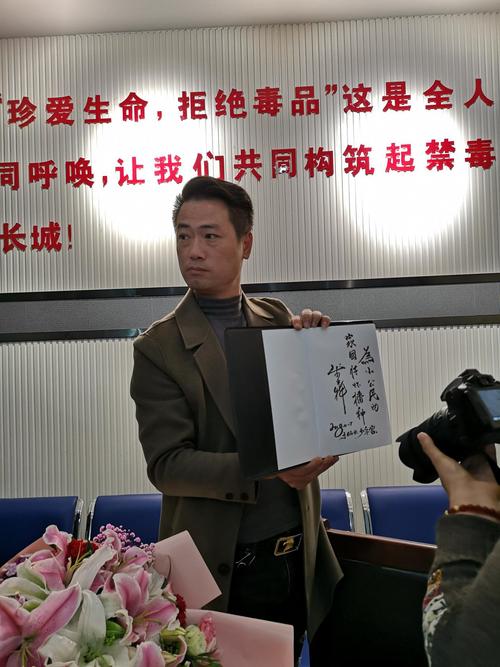 儿童励志电影《小马鞭》在新疆若羌县首映  第1张