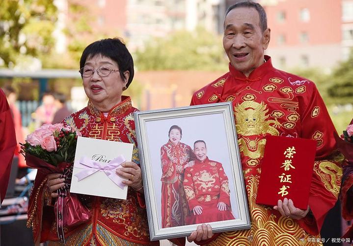 什么是金婚 父母金婚送些什么礼物呢？  第1张