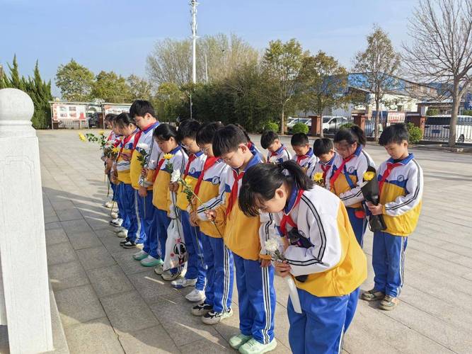 塑造美好心灵争做文明使者：濮阳市油田第一小学向阳花红领巾志愿服务队三一中队组织系列志愿服务活动  第1张