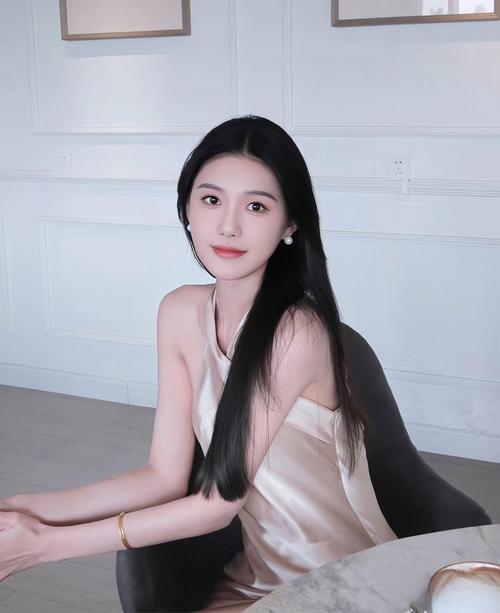 长发及腰真迷人  第1张