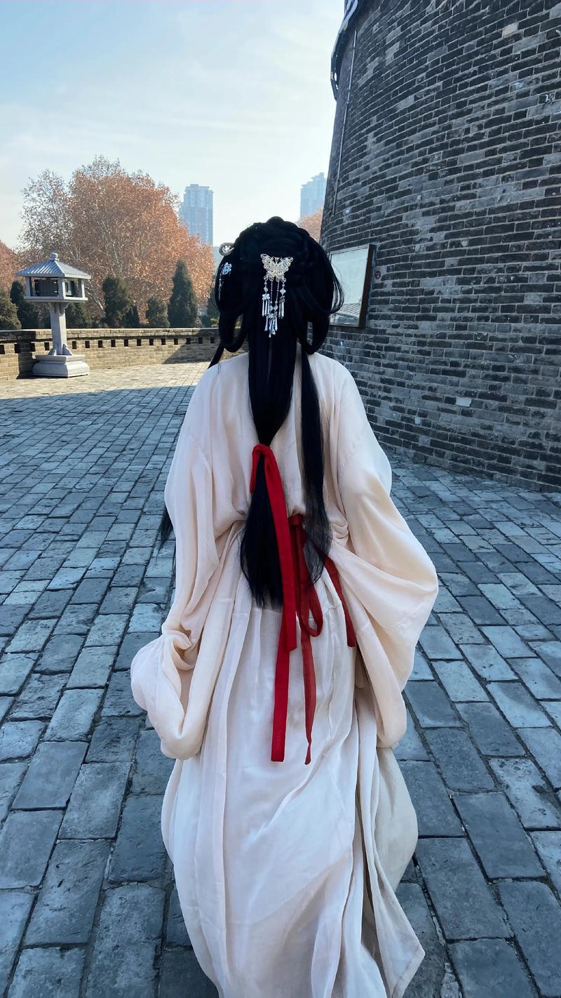 女性背影——时代烙痕还是美丽轻妆? 第1张 女性背影——时代烙痕还是美丽轻妆? 第1张