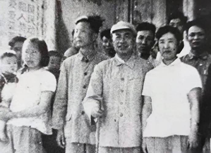 原创
1954年一农妇来到青岛,点名要见首长:我是他25年未见面的妻子 第1张 原创
1954年一农妇来到青岛,点名要见首长:我是他25年未见面的妻子 第1张
