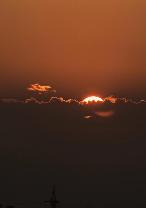 朝阳散尽，只剩夕阳  第1张
